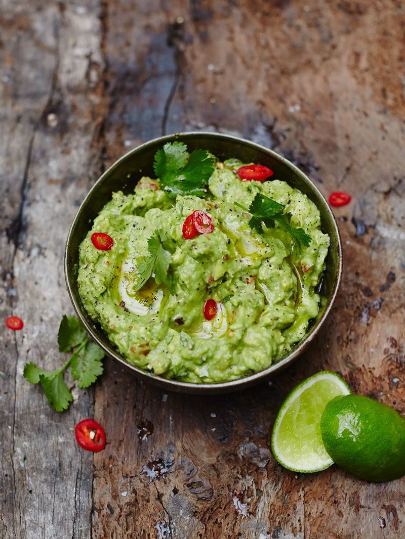 Classic Guacamole W a Hit of Chilli